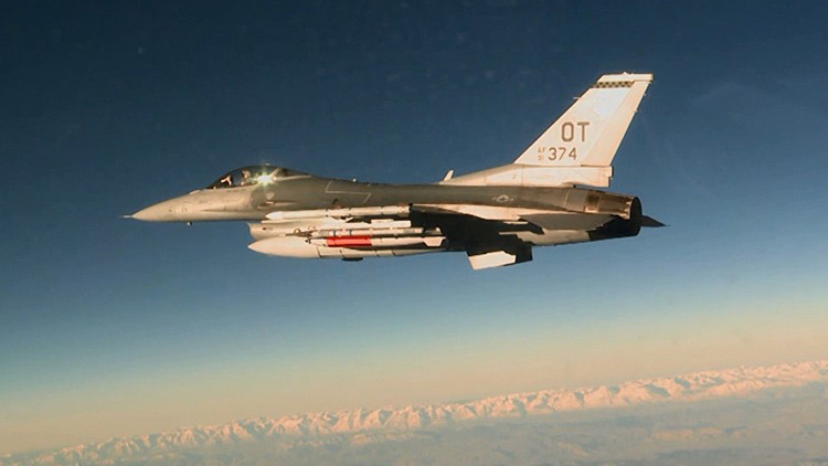 EE.UU. probó por primera vez la bomba termonuclear B61-12 desde un avión F-16