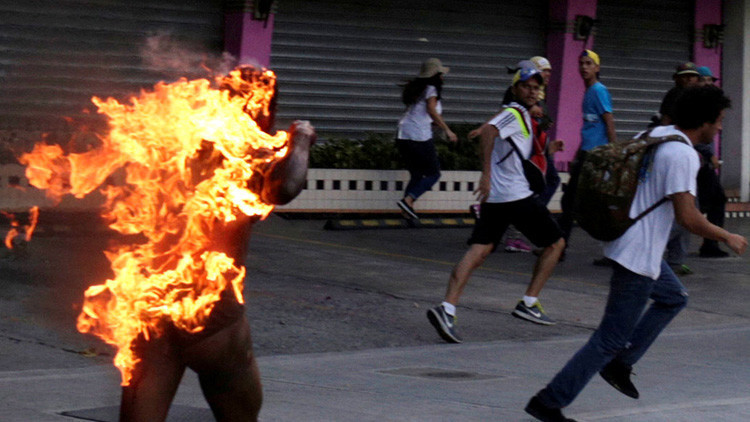 Resultado de imagen para chavistas quemados