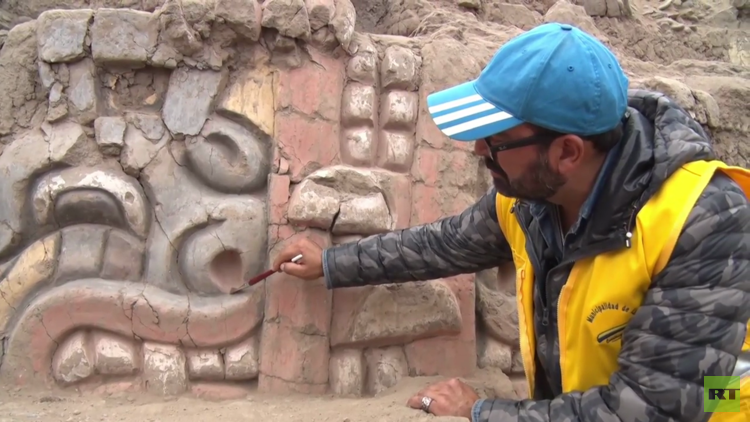 VIDEO: Desentierran figuras de 3.500 años de antigüedad en un santuario prehispánico en Lima
