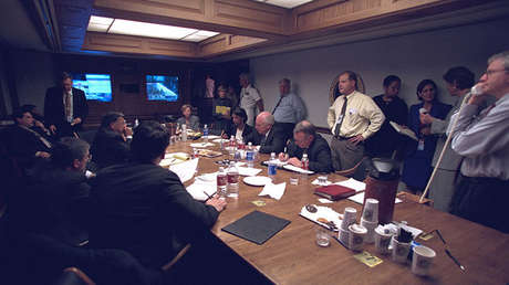 El entonces vicepresidente Dick Cheney junto a altos funcionacios en el Centro Presidencial de Operaciones de Emergencia el 11-S de 2001