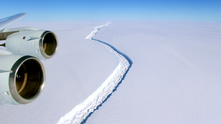 "Evento planetario": ¿Hacia dónde se dirige el iceberg gigante que 'partió' la Antártida?