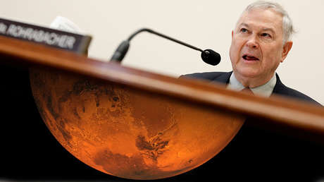El representante Dana Rohrabacher y un hemisferio de Marte