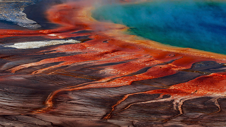 Resultado de imagen de El supervolcán del parque nacional de Yellowstone (EE.UU.) está deformando la superficie terrestre.