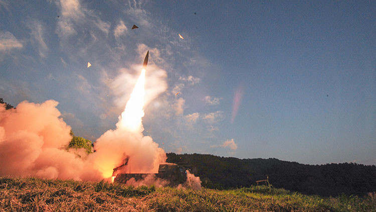 Seúl lanza un misil propio paralelamente a la prueba de un misil de Pionyang