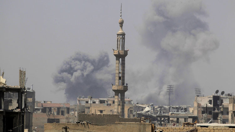 SANA: La coalición liderada por EE.UU. realiza ataques aéreos en Deir ez Zor con fósforo blanco